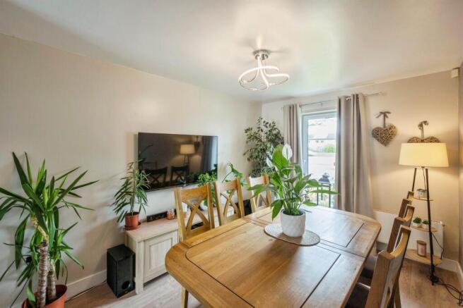 5 bed Town House for sale Image 5