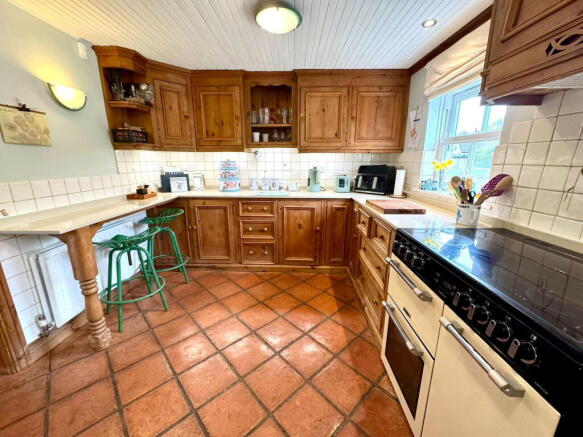 4 bed Semi-Detached for sale Image 9