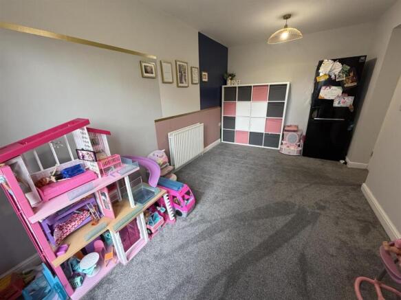 4 bed Semi-Detached for sale Image 10