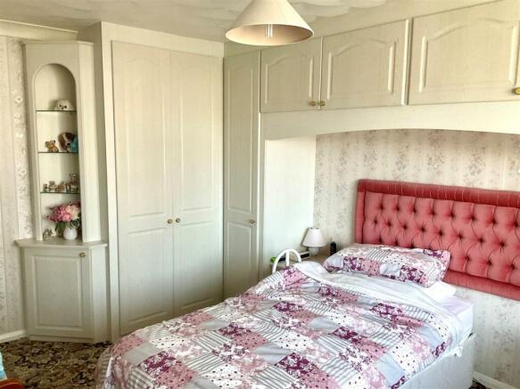 Bedroom 1.jpg