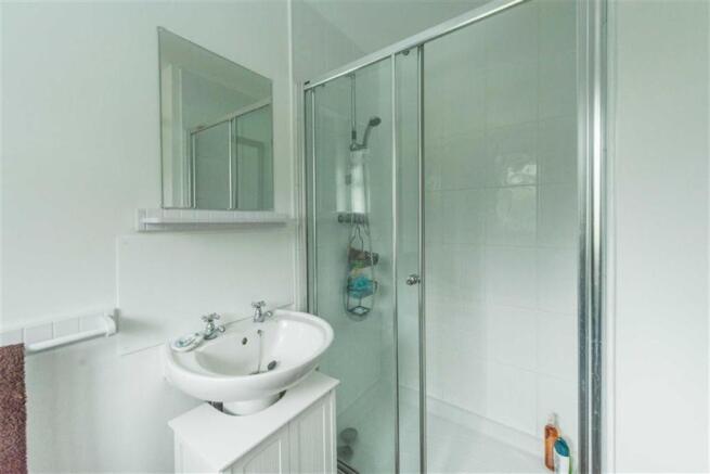 EN-SUITE SHOWER ROOM