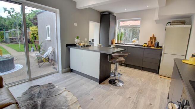 Kitchen (alt view 1)
