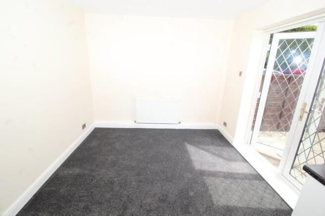 3 bed Semi-Detached to rent Image 5