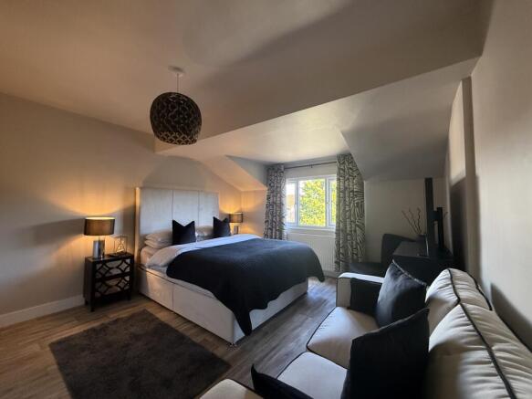4 bed Detached to rent Image 7