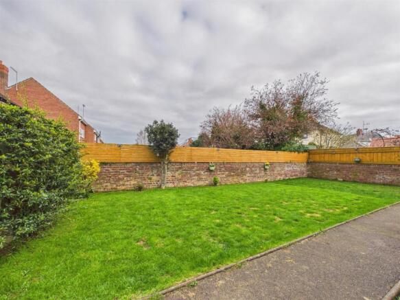 5 bed Detached for sale Image 10