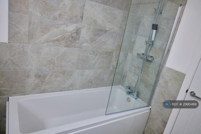 5 bed Semi-Detached to rent Image 12