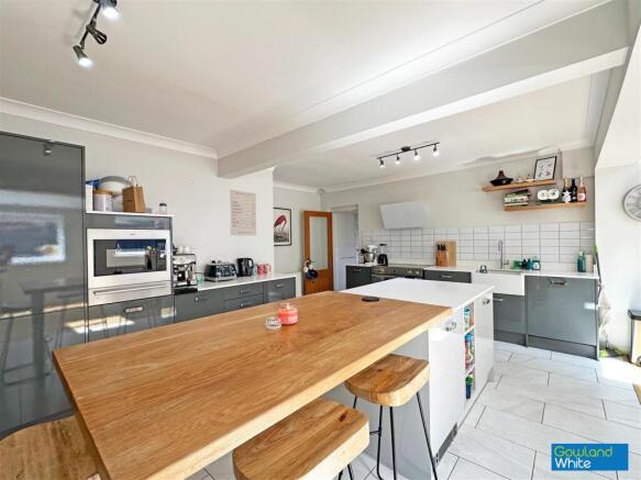 4 bed Detached for sale Image 7