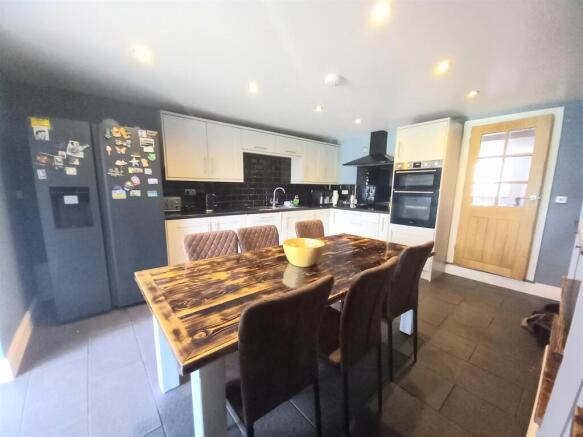 152 New St Kitchen.jpg