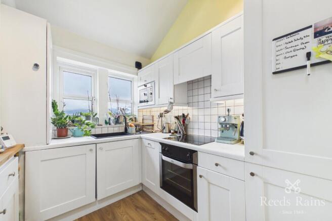 3 bed Apartment for sale Image 5