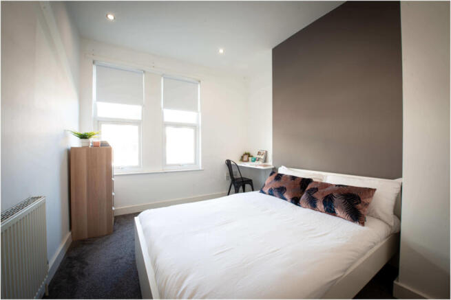 8 bed House to rent Image 10