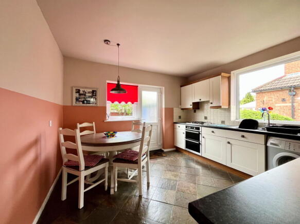 3 bed Semi-Detached for sale Image 5