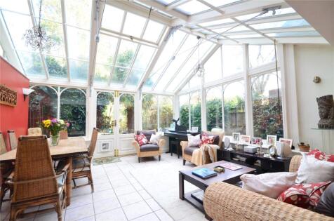 Manning Close, East Grinstead, West Sussex, RH19