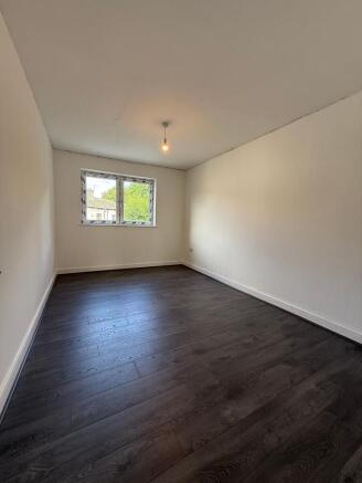3 bed House to rent Image 8