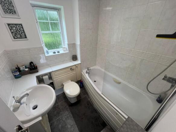 3 bed Flat to rent Image 7