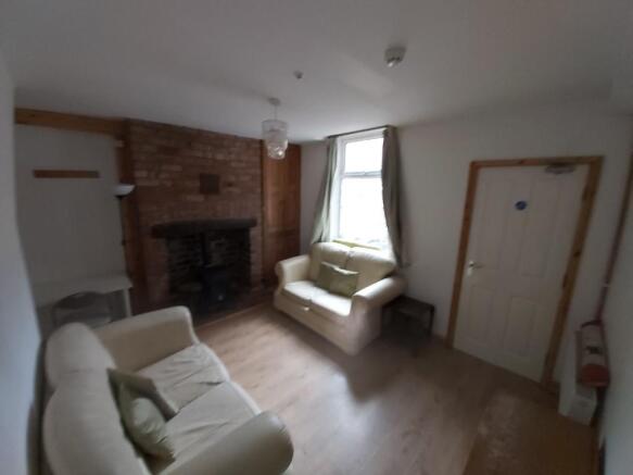 1 bed Ground Flat to rent Image 6