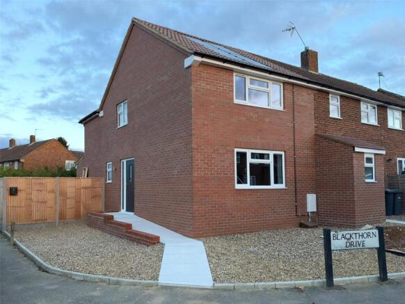 3-bed terraced on Blackthorn Drive, Luton, Bedfordshire, LU2, £425,000