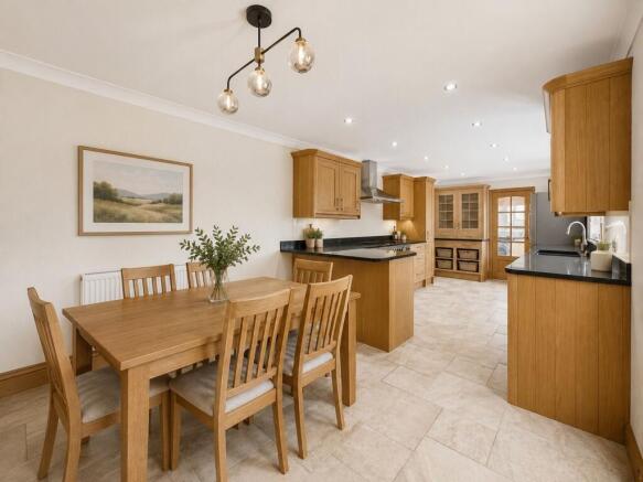 5 bed Detached for sale Image 8