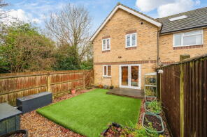 32, Crowhurst Mead, Godstone RH9 8BF