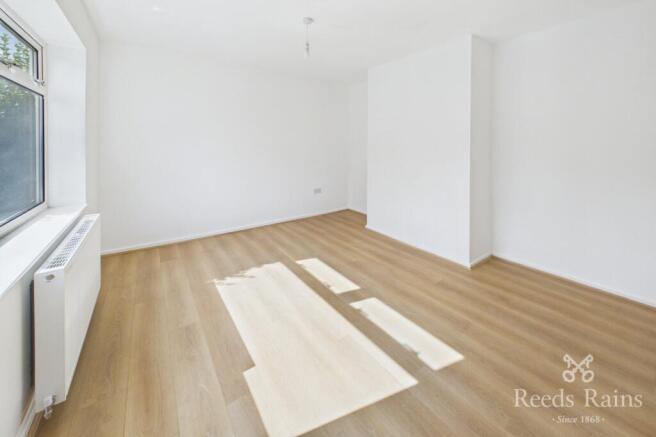3 bed Semi-Detached for sale Image 6