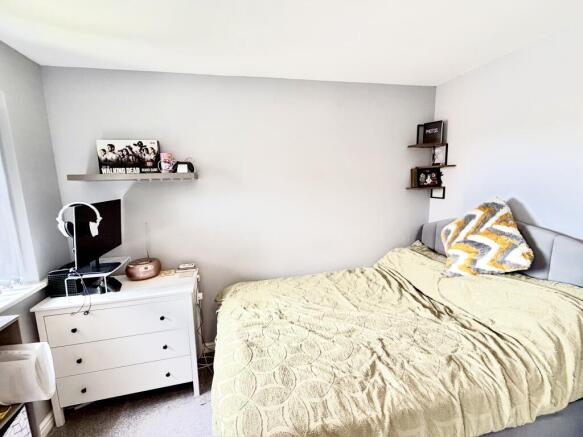 3 bed Semi-Detached for sale Image 8