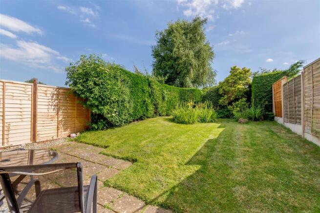 Neatly Enclosed South Facing Garden