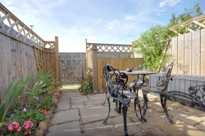 2 bed House to rent Image 11