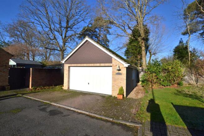 Double Garage & Driveway].JPG