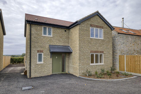 Large 3-Bedroom home within easy reach of amenities in Ditcheat