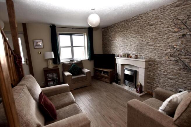 LIVING ROOM 2.JPG