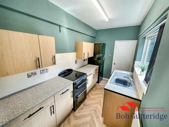 FITTED KITCHEN