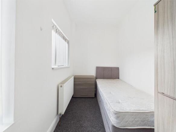 3 bed Terraced to rent Image 12