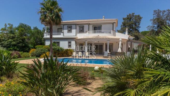 Villa & Pool