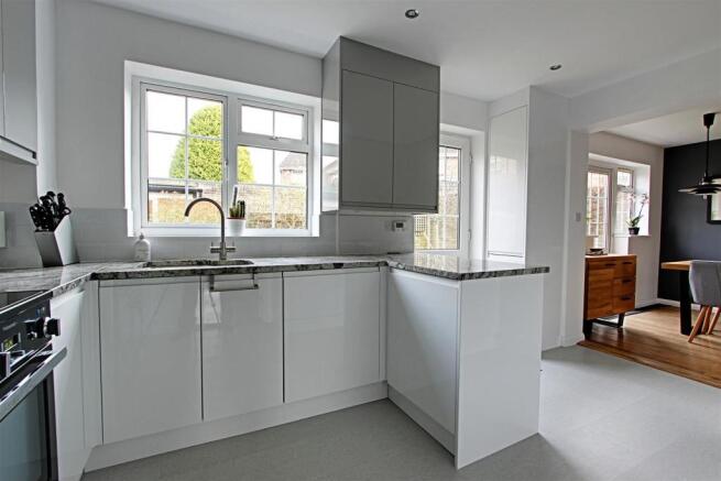 Kitchen 2.jpg