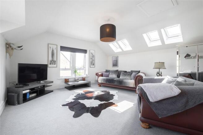 5 bed Detached for sale Image 7