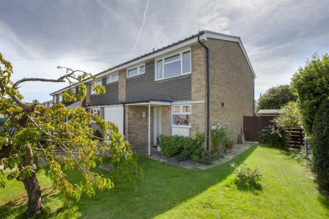 27 Wrights Lane, HP16 0LQ-12.jpg