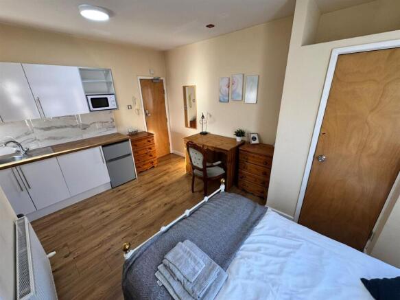 Room 6 - Ensuite Room with Kitchenette Facilities