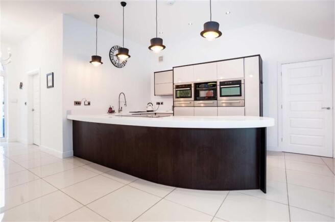 LIVING/DINING ROOM/K