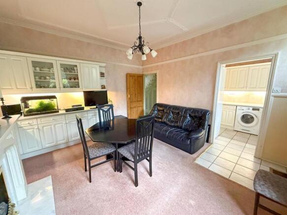 4 bed mid-terrace property, Silsden 7