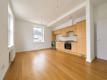 Lansdowne Square, Northfleet, Gravesend, Kent, DA11