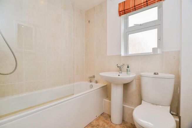2 bed Ground Flat for sale Image 12