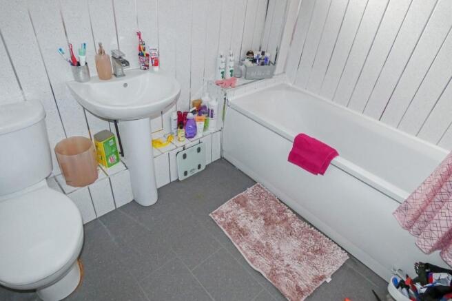 2 bed Terraced to rent Image 8