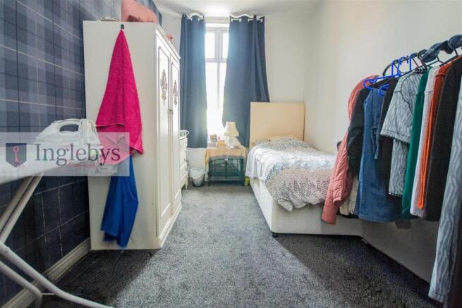 3 bed Flat for sale Image 8