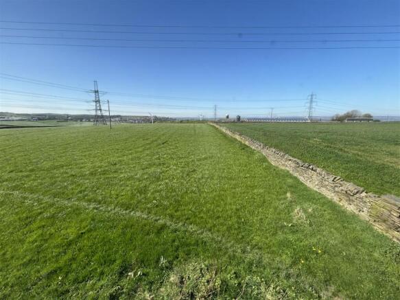 4 bed Detached for sale Image 11