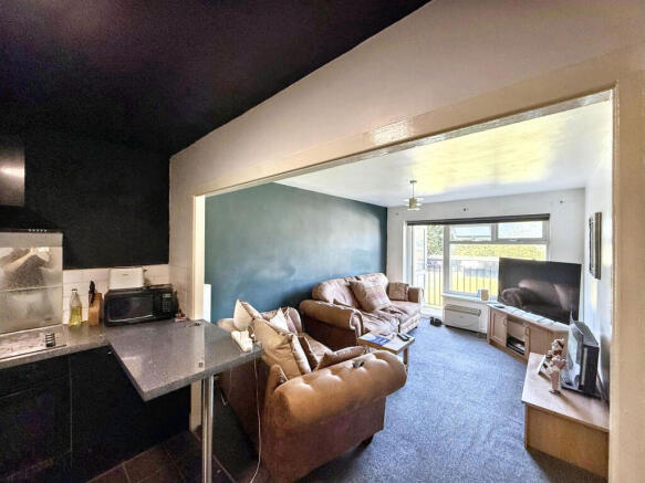 2 bed Apartment for sale Image 4