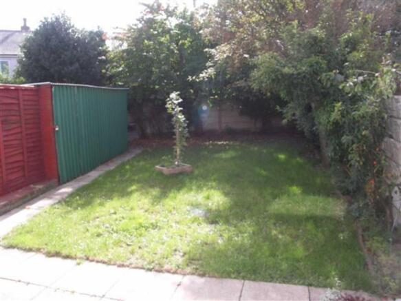 GARDENS/PARKING