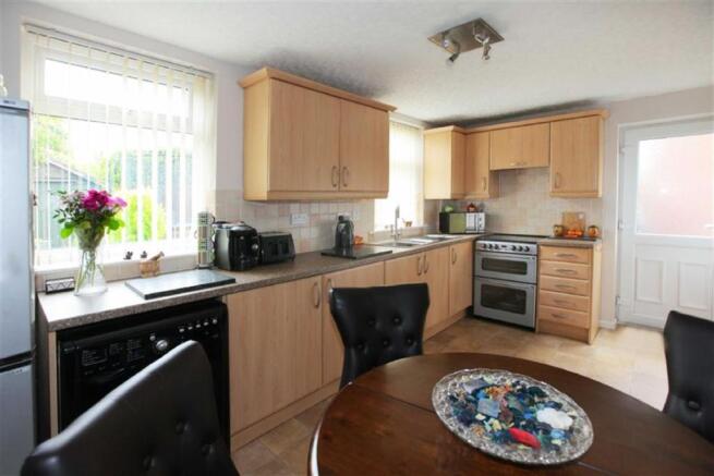KITCHEN/DINING ROOM