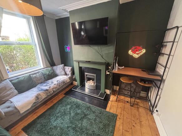 2 bed House to rent Image 5