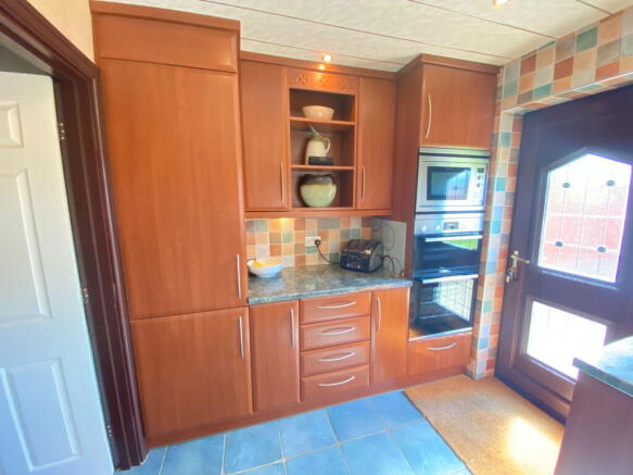 4 bed Detached for sale Image 12
