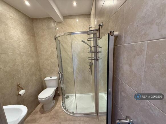 2 bed End of Terrace to rent Image 8