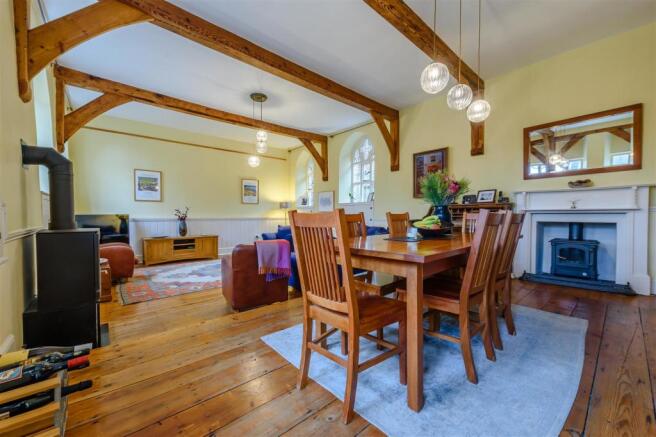 8448569-interior22.jpg